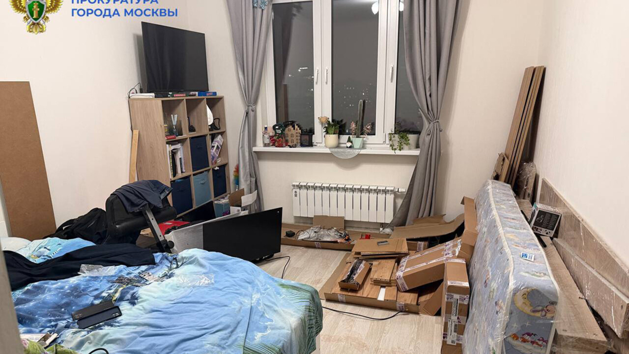 В Москве мужчина изрезал жену и 14-летнего сына из-за замечания