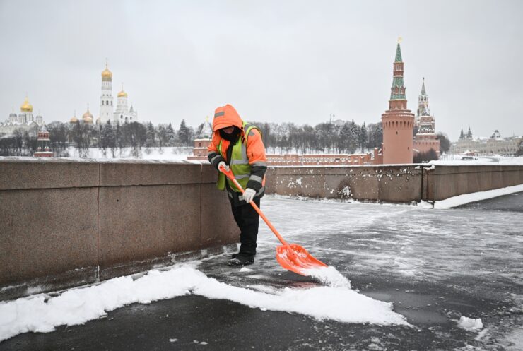 «Желтый» уровень опасности из-за гололеда объявлен в Москве до 3 марта