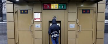 Из-за отключений интернета в центре Москвы появилась проблема с туалетами