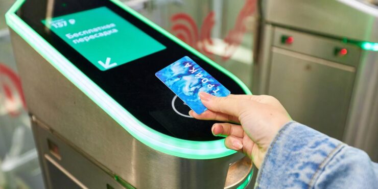 На станциях МЦД и пригородных платформах обновят валидаторы