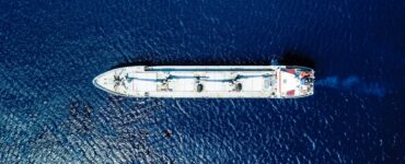 На судно с моряками из России упал фрагмент ракеты