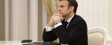 Политика Макрона ведет Францию к краю пропасти
