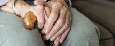 РЕН ТВ: В Подмосковье спасли 84-летнюю пенсионерку, пролежавшую в снегу 8 часов