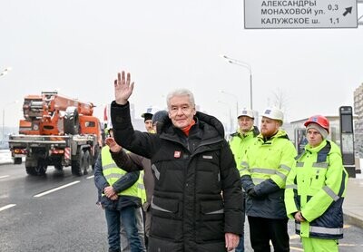 Сергей Собянин на фоне московских улиц
