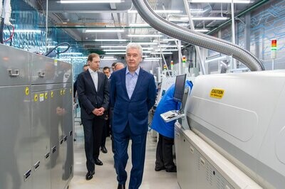 Собянин и Мантуров на строительстве завода аккумуляторов