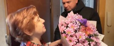 Военный врач Дмитрий Назаров присоединился к акции «Цветы мамам Героев»