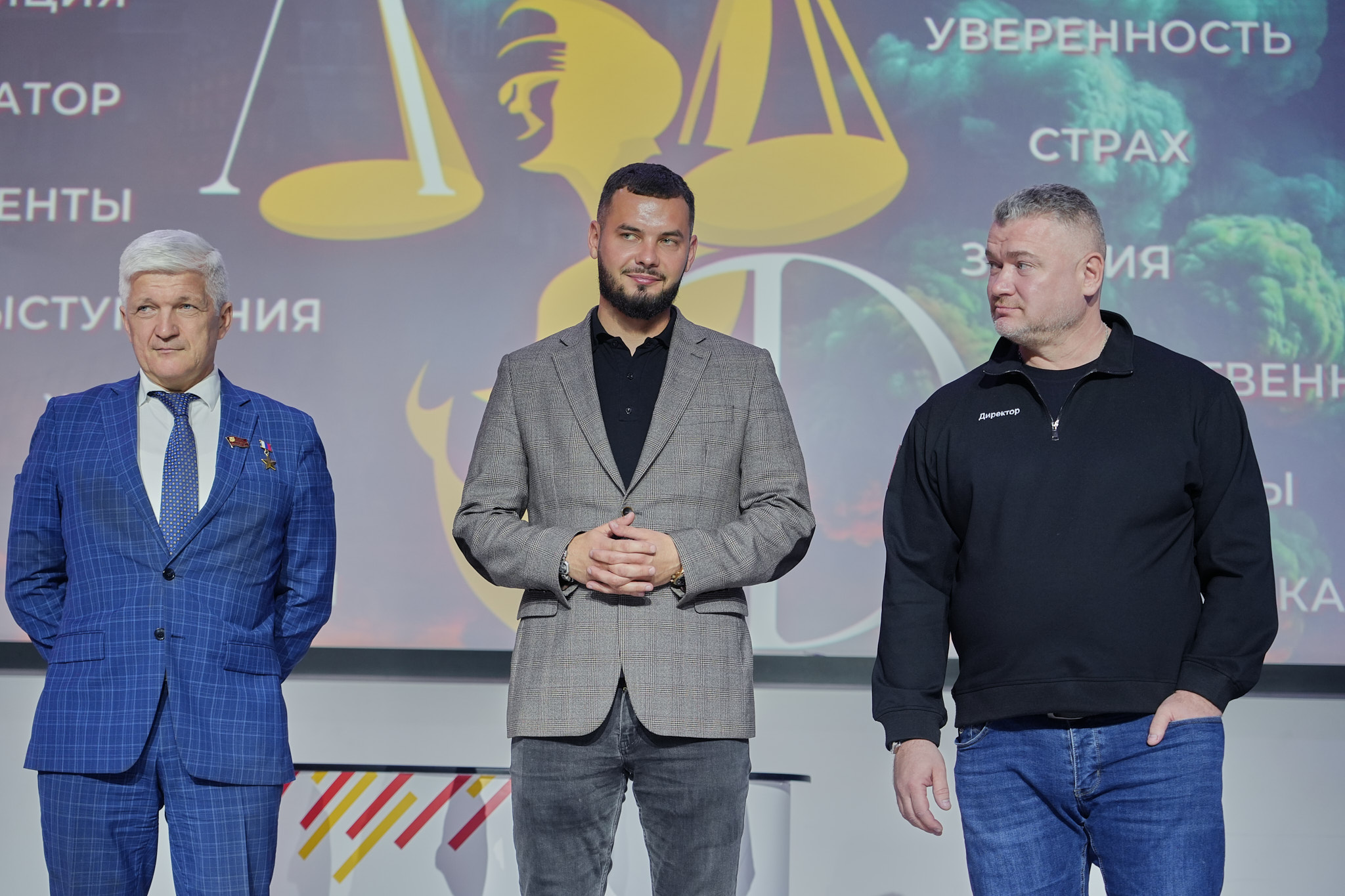 Третий тур городской Лиги дебатов: десять команд, пять тем и рост ораторского мастерства Жюри и участники дебатов