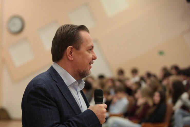 Член Общественной палаты РФ Александр Асафов провел для школьников Куркино встречу из цикла «Разговоры о важном»  фото