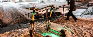 Дептранс: Прокат самокатов в Москве приостановлен до потепления