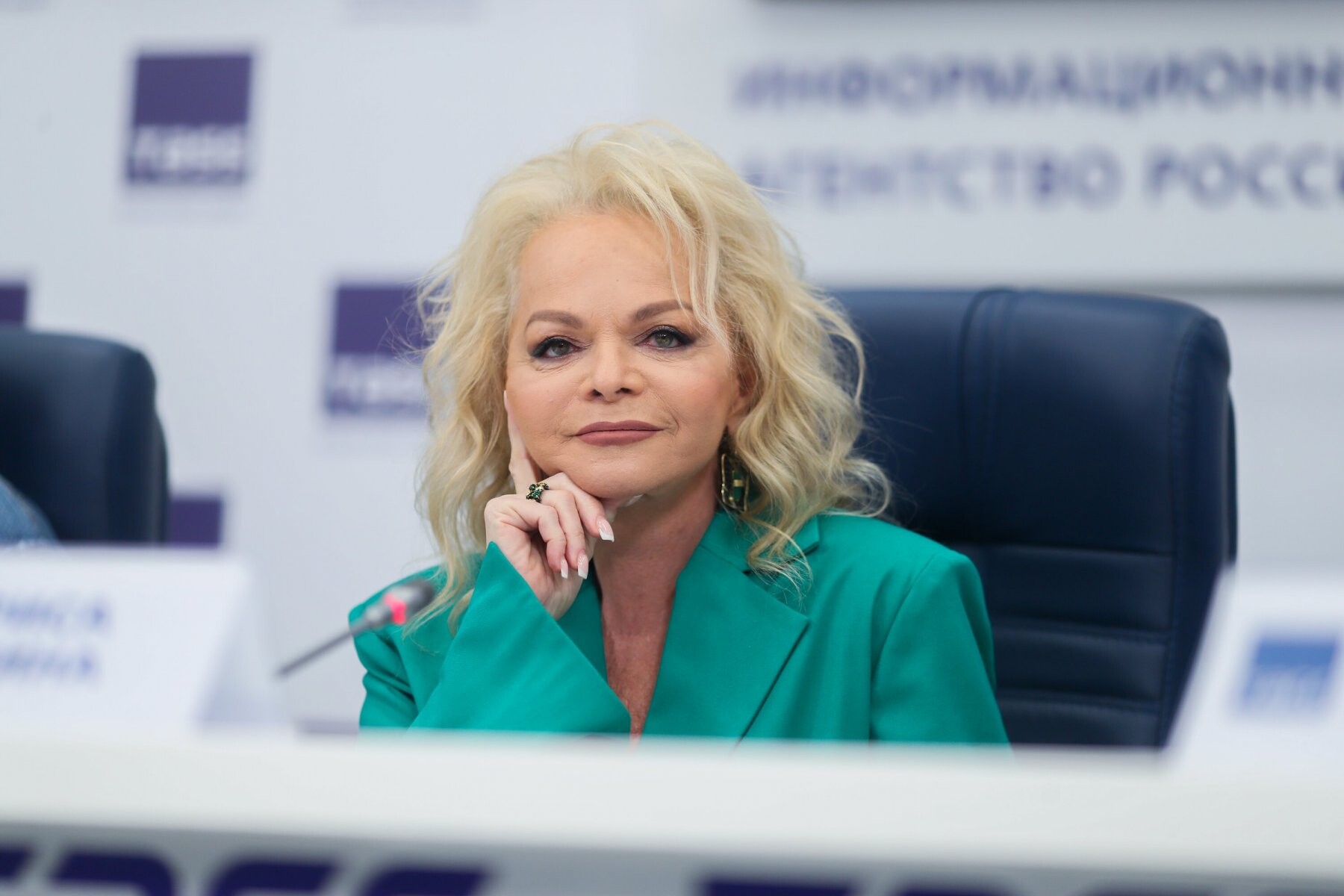 Лариса Долина