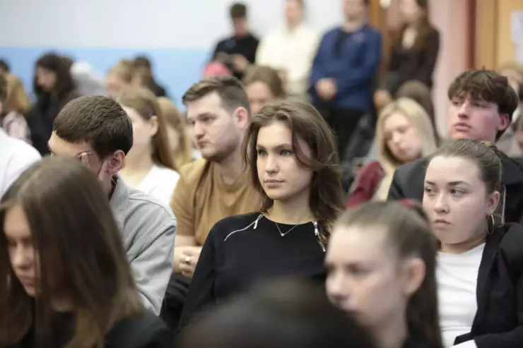 Участник СВО Эльдар Шарипов принял участие в круглом столе «Семья — это наше все»  фото