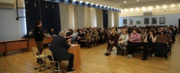 Участник СВО Эльдар Шарипов прочел лекцию студентам Политехнического колледжа имени Н. Н. Годовикова  фото