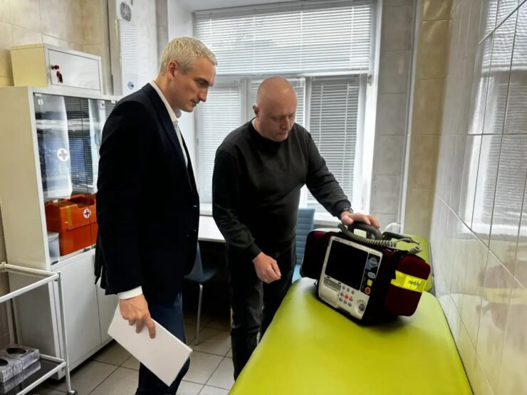 Евгений Нифантьев встретился с работниками скорой помощи накануне их профессионального праздника  фото