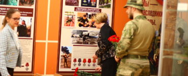 Светлана Разворотнева открыла конкурс детских рисунков в школе № 1158  фото