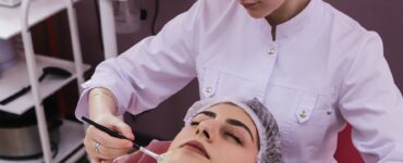 Косметолог Щербакова посоветовала RF-лифтинг для борьбы со вторым подбородком