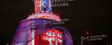 «Матрешку Москвы» в парке «Зарядье» переводят на летний режим работы