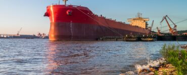 Российские танкеры прошли через Ла-Манш под охраной фрегата