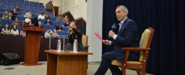 Шоу «Ближе к ИСПМ» с советником ректора ВШЭ Олегом Леоновым собрало более 350 зрителей  фото