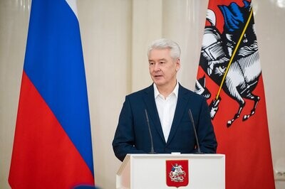 Сергей Собянин поздравляет школьников