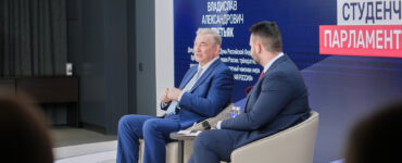 «Спорт и политика в одном лице»: легендарный вратарь Владислав Третьяк встретился с активистами СПК  фото
