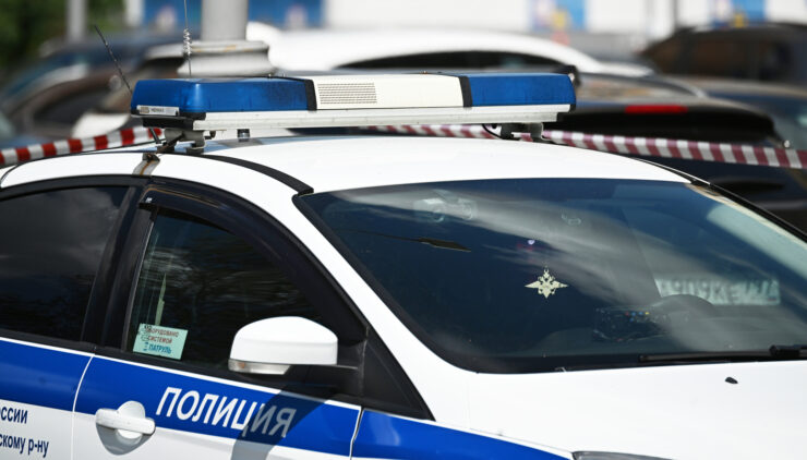 В Москве работник алкомаркета «Красное и белое» напал на посетителей с травматом