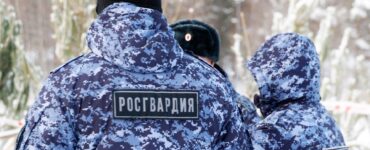 В Москве росгвардейцы задержали женщину за дебош в хостеле