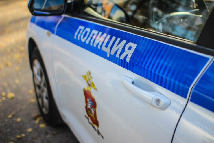 В Одинцово мужчина кинул нож в лежащего на полу ребенка