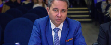 Вечерний кинопоказ ко Дню Победы состоится в Савеловском по инициативе участника СВО Эльдара Шарипова  фото