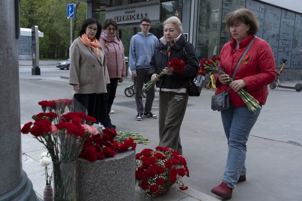 Участники движения «Мой район» в Щукино приняли участие в торжественных мероприятиях ко Дню Победы  фото