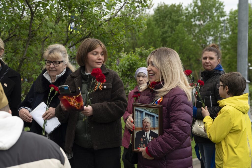 Участники движения «Мой район» в Щукино приняли участие в торжественных мероприятиях ко Дню Победы  фото