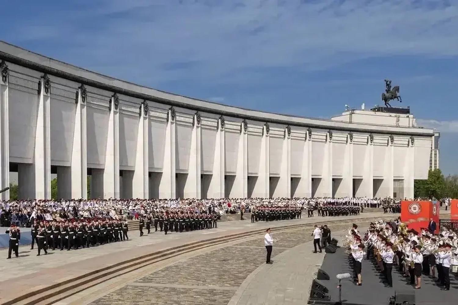На Поклонной горе прошел традиционный парад кадетского движения «Не прервется связь поколений На Поклонной горе прошел традиционный парад кадетского движения «Не прервется связь поколений» фото