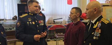Участник СВО Эдуард Шонов провел урок мужества для кадетов в Новокосино  фото