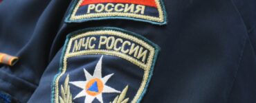 «МК»: Двухлетний ребенок вылез на козырек подъезда в Москве