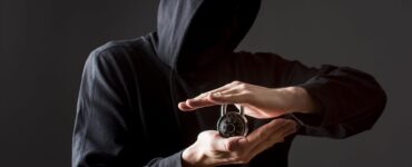 Мошенники пытаются обмануть выпускников перед и в ходе ЕГЭ
