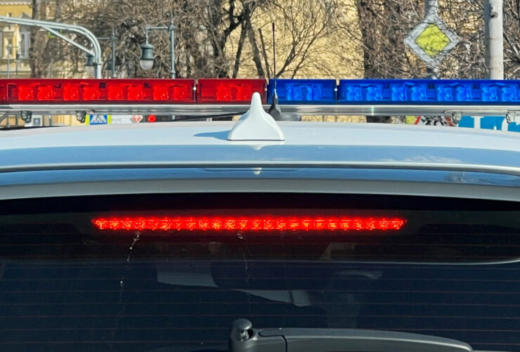 Москвич написал заявление в полицию на мужчину, обнимавшегося в метро с девочкой