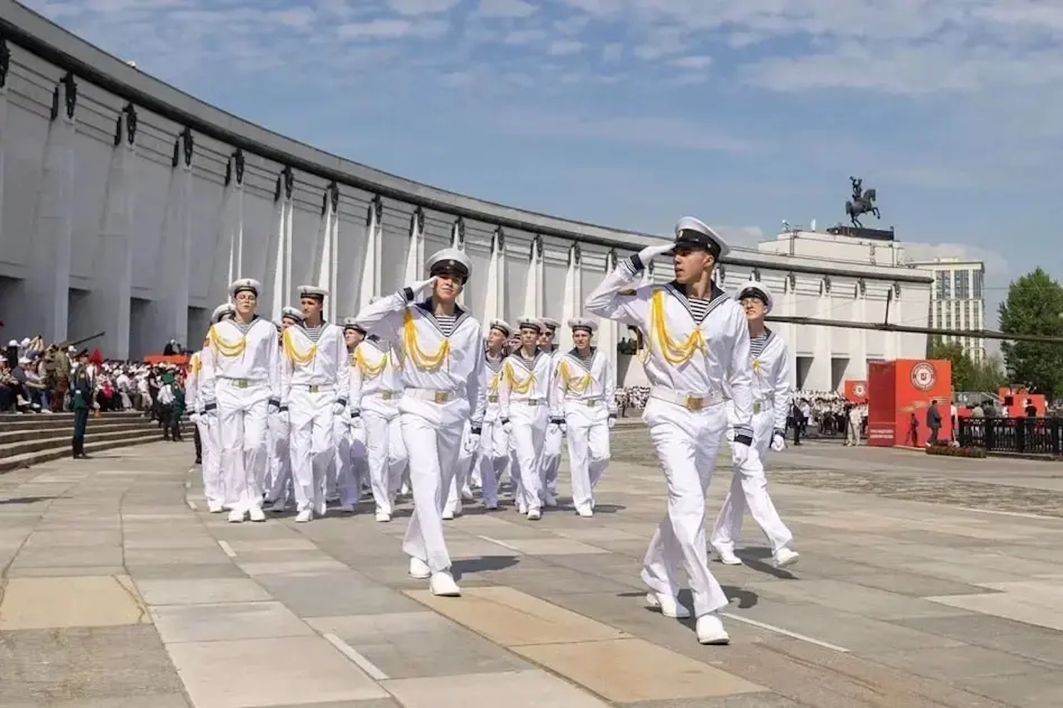 На Поклонной горе прошел традиционный парад кадетского движения «Не прервется связь поколений На Поклонной горе прошел традиционный парад кадетского движения «Не прервется связь поколений» фото