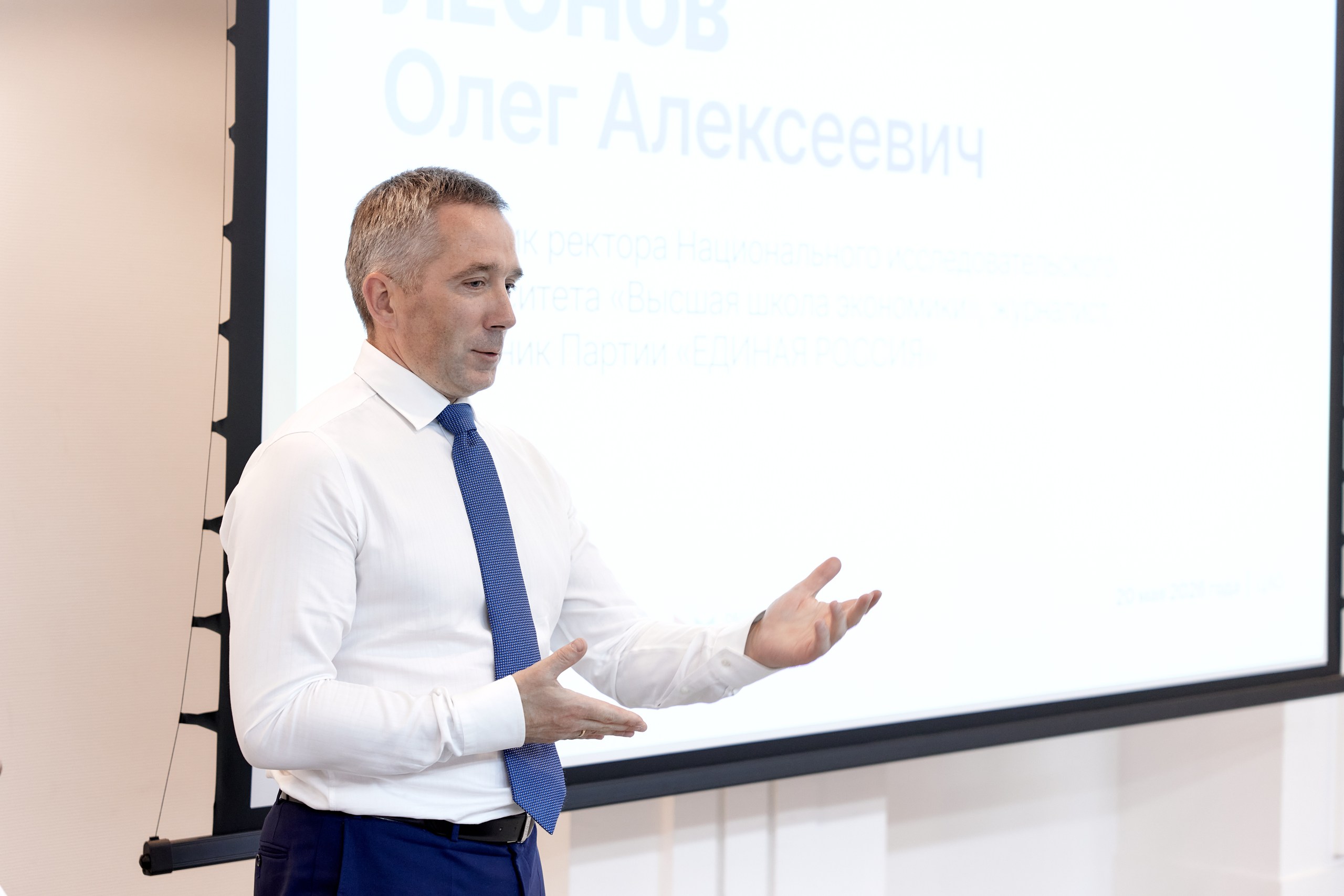 Журналист Олег Леонов провел встречу по профилактике мошенничества фото