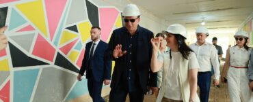 Депутат Госдумы Петр Толстой оценил ход капремонта школы в районе Капотня  фото