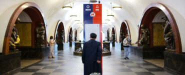 Шесть станций метро в центре Москвы закроют на выход с утра 9 мая
