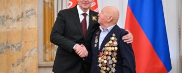 Собянин поздравил ветеранов и москвичей с Днeм Победы