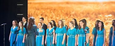 Светлана Разворотнева отметила вклад творческих коллективов юга Москвы в развитие детского и юношеского искусства  фото