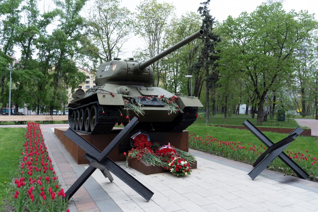 Участники движения «Мой район» в Щукино приняли участие в торжественных мероприятиях ко Дню Победы  фото