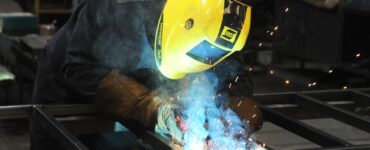 Вакансия старшего электрогазосварщика названа самой высокооплачиваемой в Москве