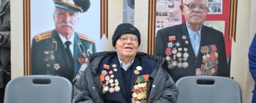 Военный врач Дмитрий Назаров поздравил ветерана Великой Отечественной войны в Теплом Стане  фото