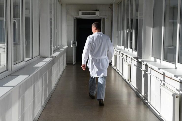 Врачи в Подмосковье спасли 690 младенцев, появившихся на свет раньше срока