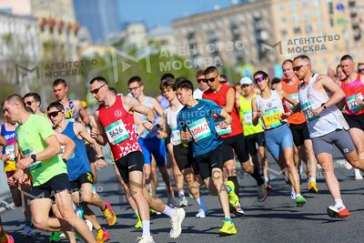 Юбилейная эстафета по Садовому кольцу в Москве
