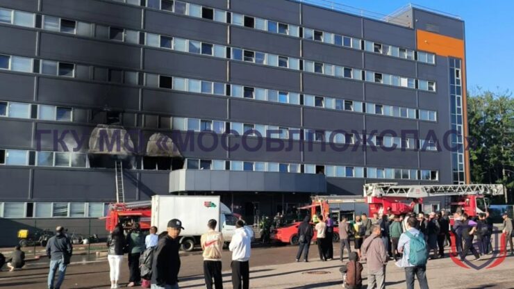 Четыре человека пострадали при пожаре в хостеле в подмосковных Мытищах