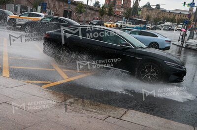 Дептранс рекомендовал водителям быть аккуратнее на дорогах из-за дождя