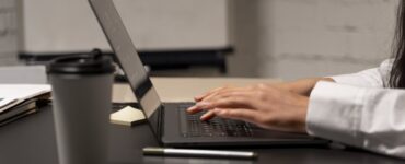 Для жителей Подмосковья заработал видеоконсультант МосОблЕИРЦ