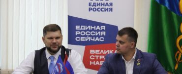 Герой России Эдуард Казымов обсудил с муниципальными депутатами план работ по благоустройству дворов Южного Тушино  фото